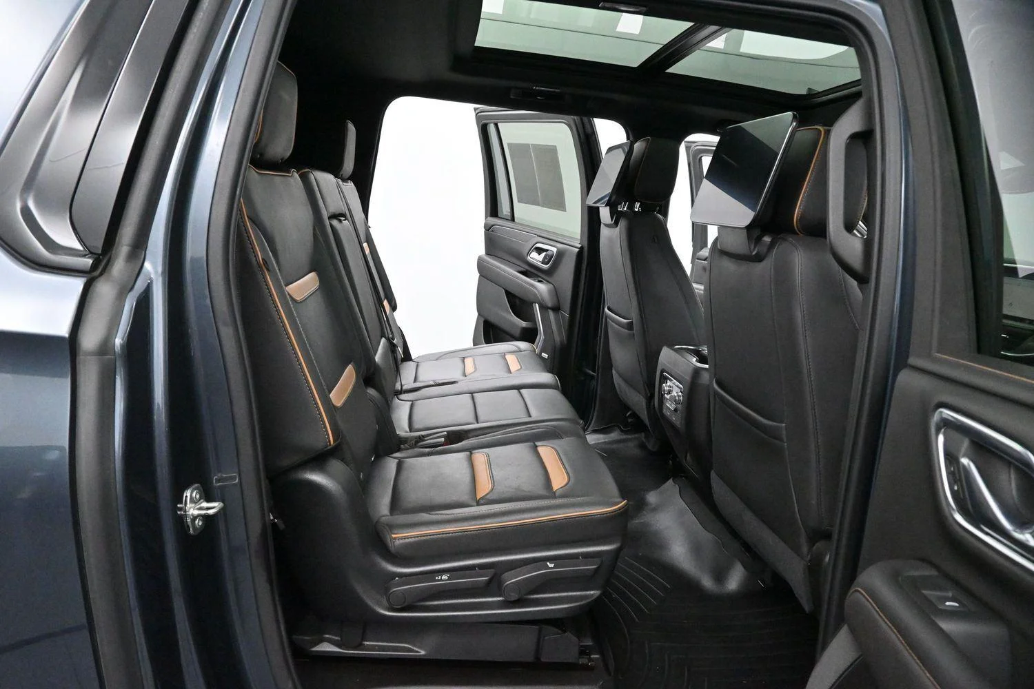 Used 2021 Dark Sky Metallic GMC AT4 image 39