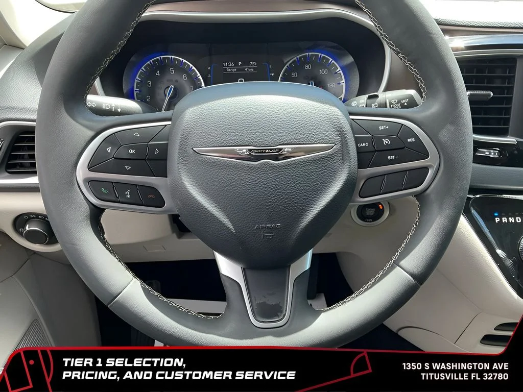 Used 2023 White Chrysler LX image 30