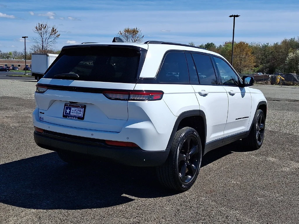 Used 2023 Bright White Clearcoat Jeep Altitude image 11