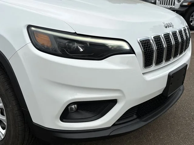 Certified Used 2022 White Jeep Latitude Lux image 8