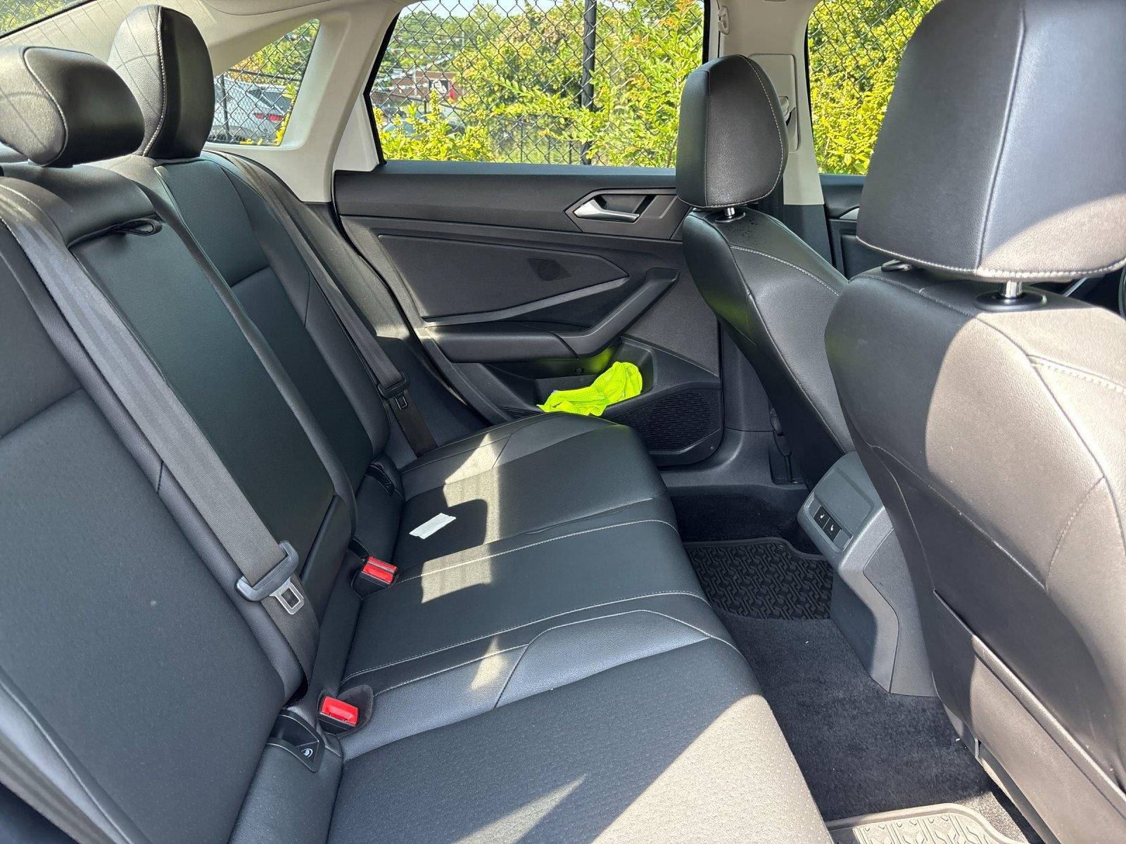 Used 2019 Pure White Volkswagen SE image 36
