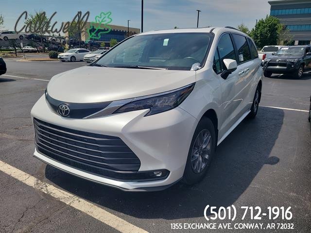 Wind Chill Pearl 1 2026 Toyota Sienna XLE 7-Passenger FWD Minivan Front-Wheel Drive