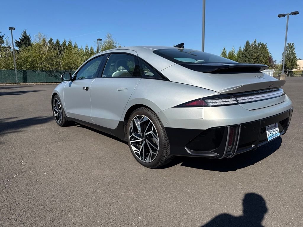 Used 2023 Gravity Gold Matte Hyundai Limited image 5