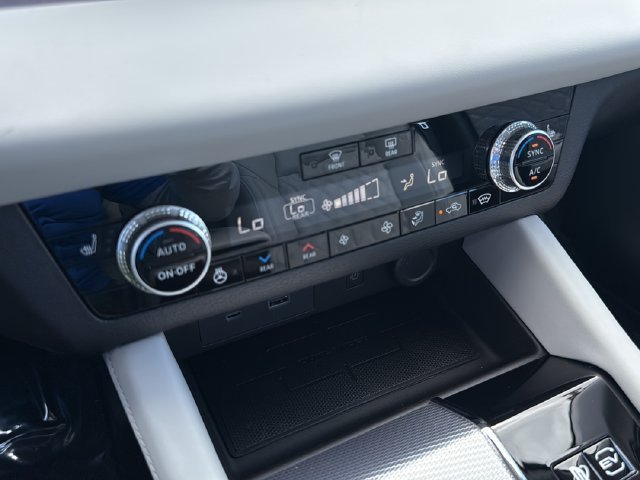 Used 2025 Red Mitsubishi SEL image 29