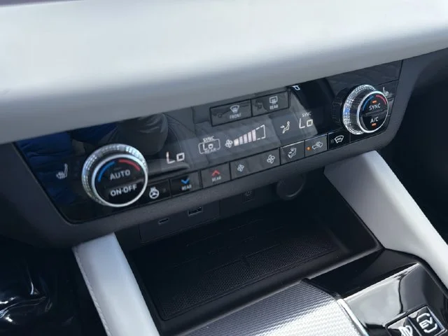 Used 2025 Red Mitsubishi SEL image 29