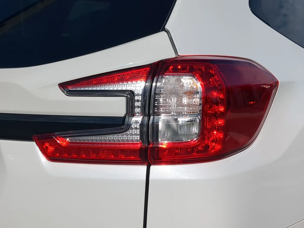New 2026 CRYSTAL WHITE PEARL Subaru Limited Bronze Edition 7-Passenger image 8