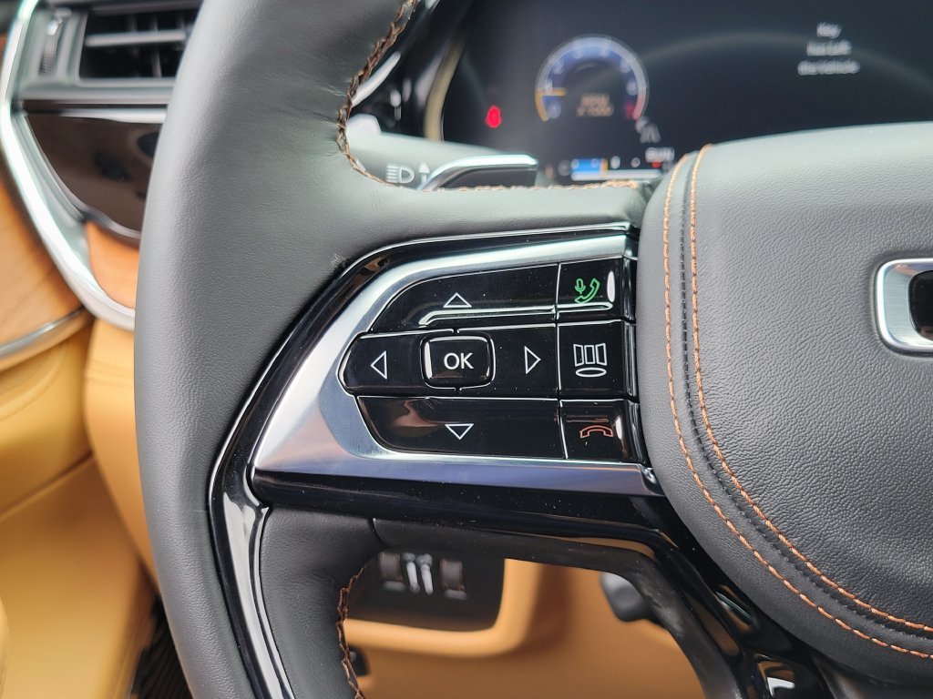 2027 Jeep Grand Cherokee photo 5
