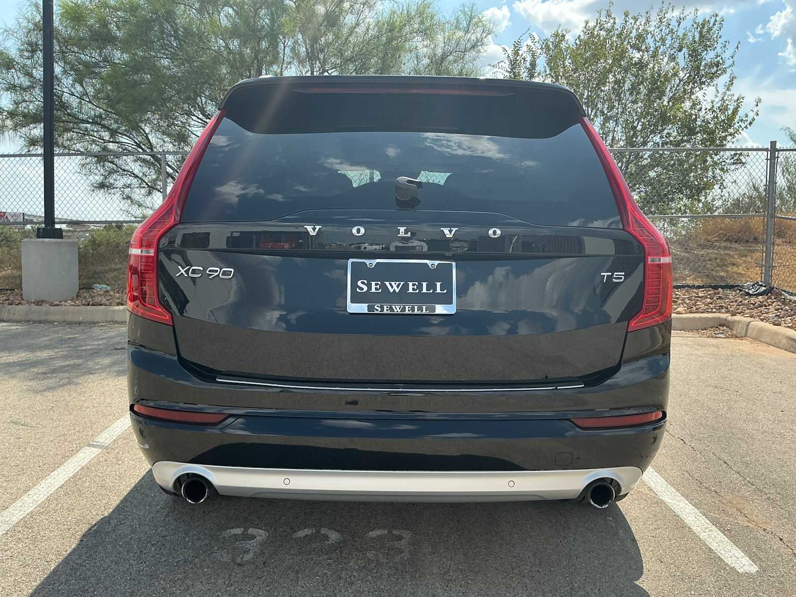 Used 2019 Onyx Black Metallic Volvo Momentum image 6