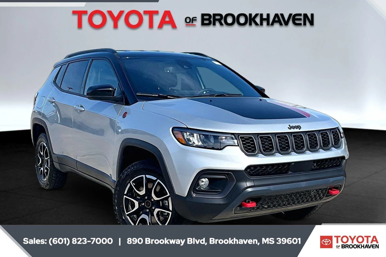 Used 2026 Silver Zynith Metallic Clearcoat Jeep Trailhawk image 1