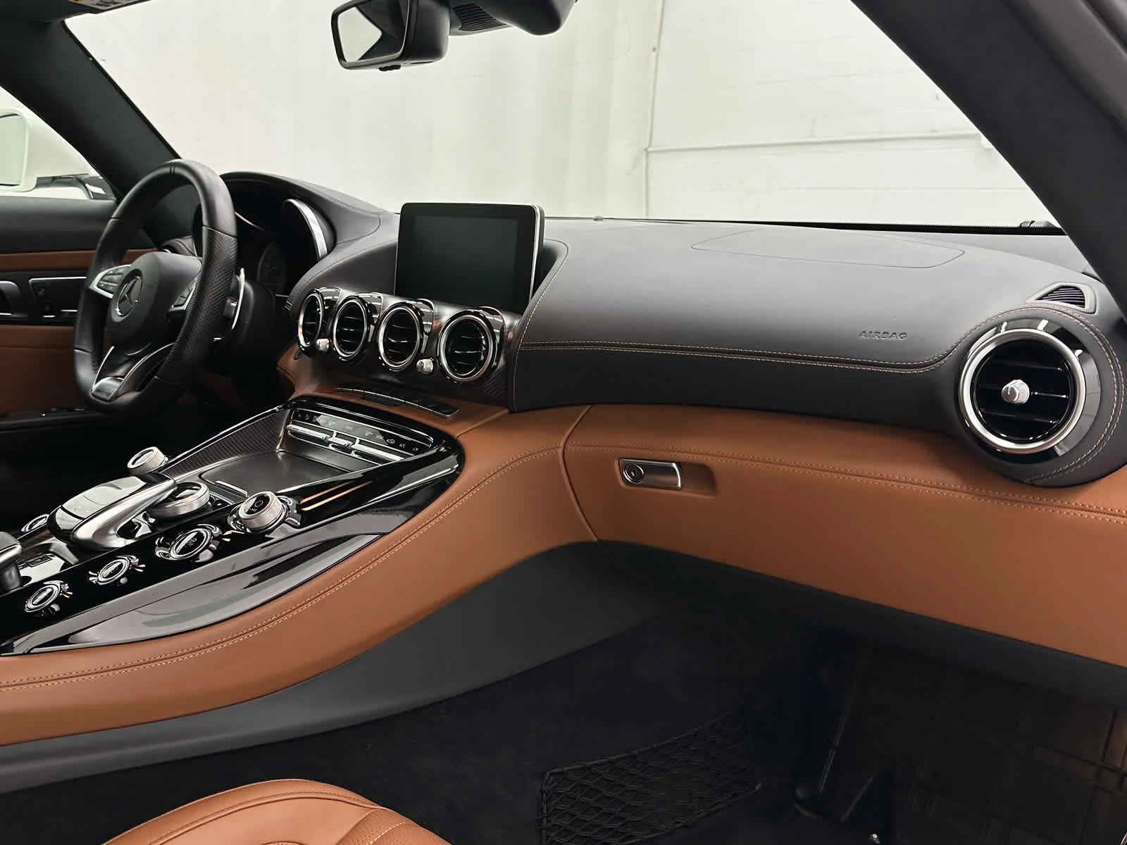Used 2018 designo Diamond White Metallic Mercedes-Benz AMG® GT C image 20