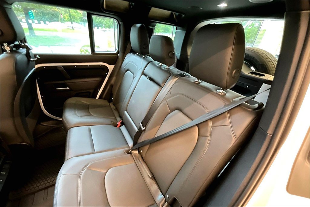 New 2026 White Land Rover X-Dynamic SE image 16