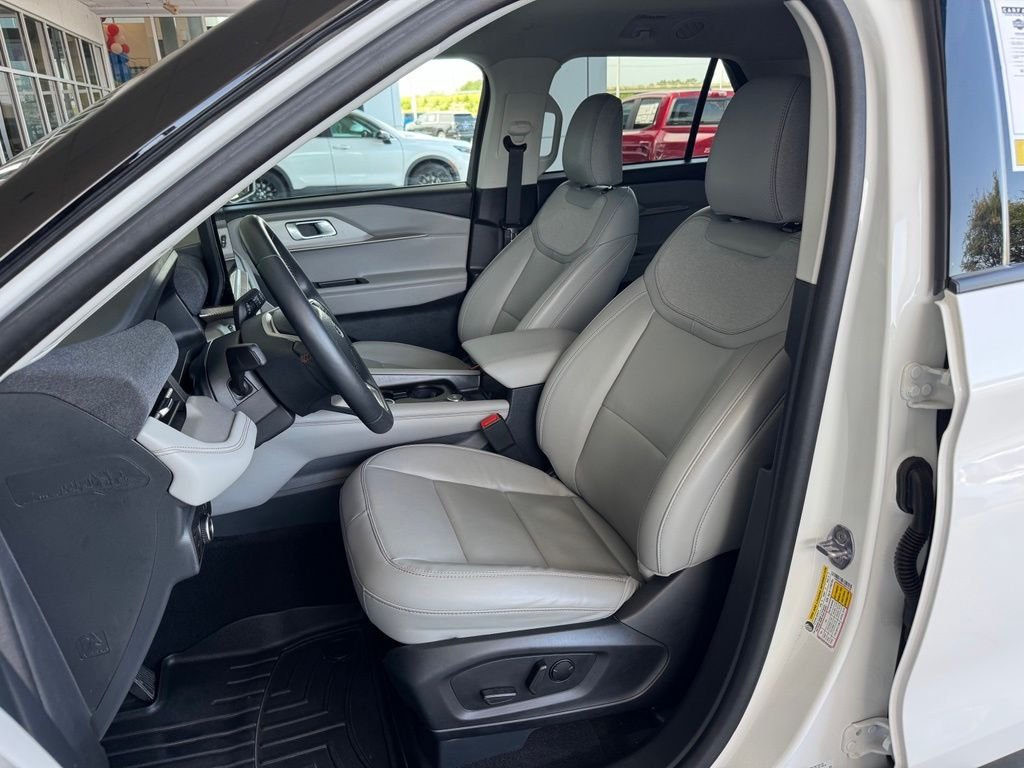Used 2025 White Ford Active image 18