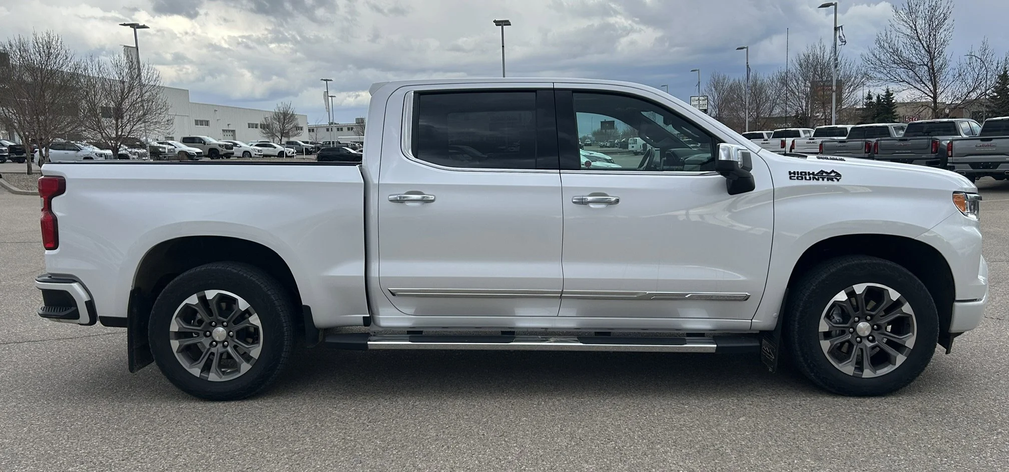 Used 2024 White Chevrolet High Country Crew Cab image 6