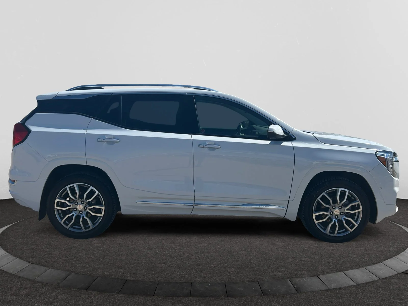 Used 2024 White GMC Denali AWD image 6