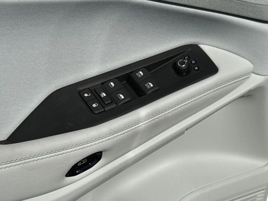 New 2026 White Jeep Laredo image 29