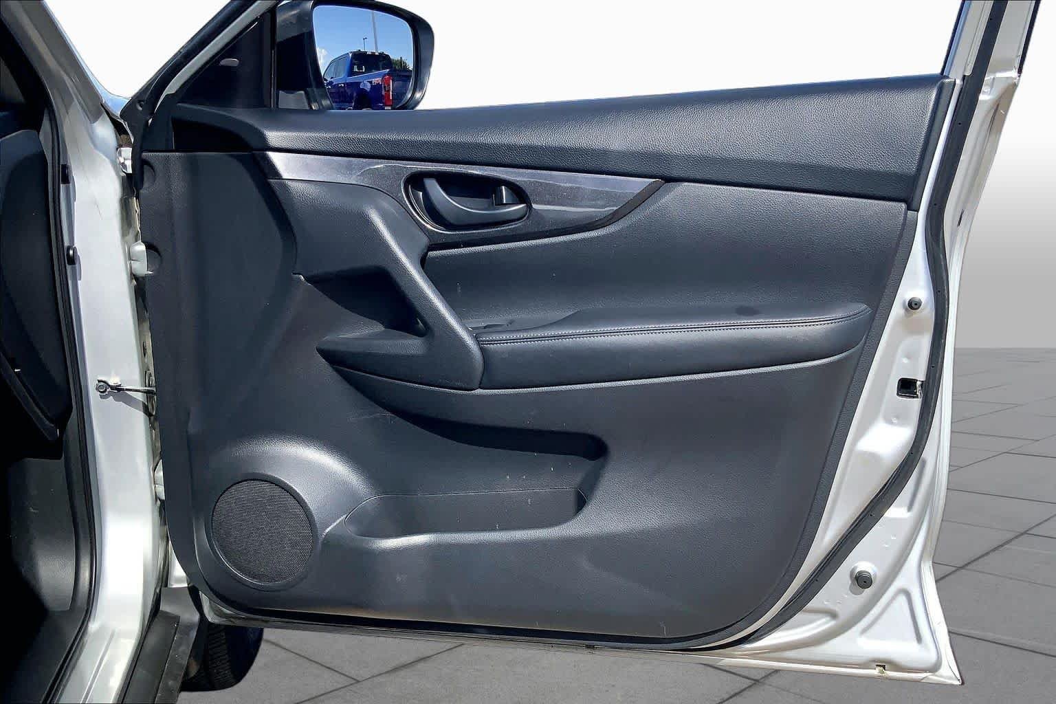 Used 2019 Brilliant Silver Metallic Nissan S image 23