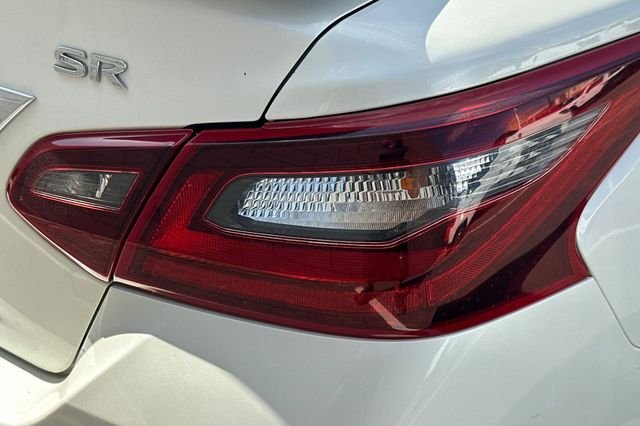 Used 2017 White Nissan 2.5 SR image 14