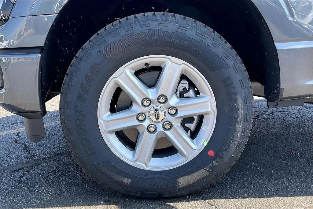 New 2026 Carbonized Gray Metallic Ford XLT image 8