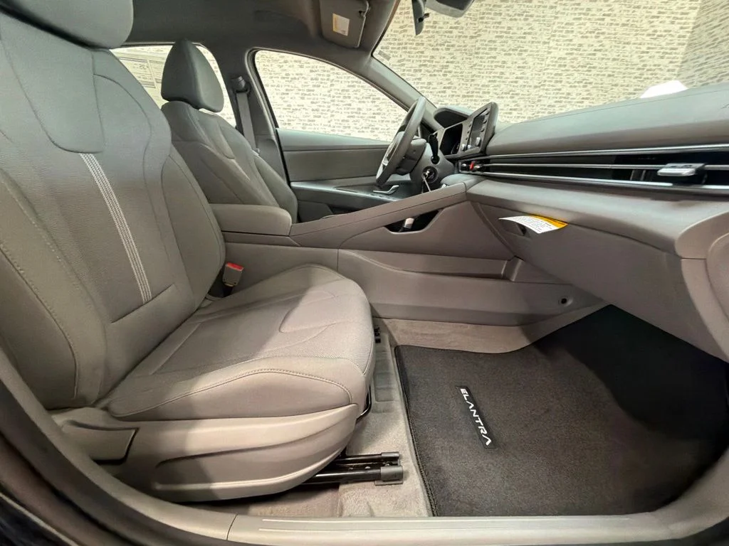 New 2026 Abyss Black Hyundai SE image 11