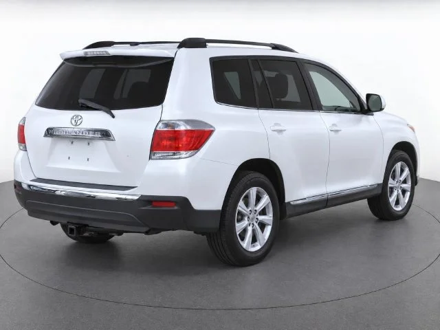 Used 2012 Blizzard Pearl Toyota SE image 3