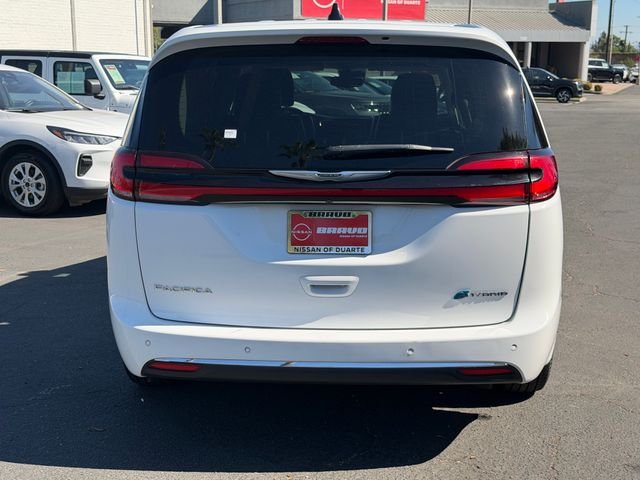 Used 2024 White Chrysler Select image 6