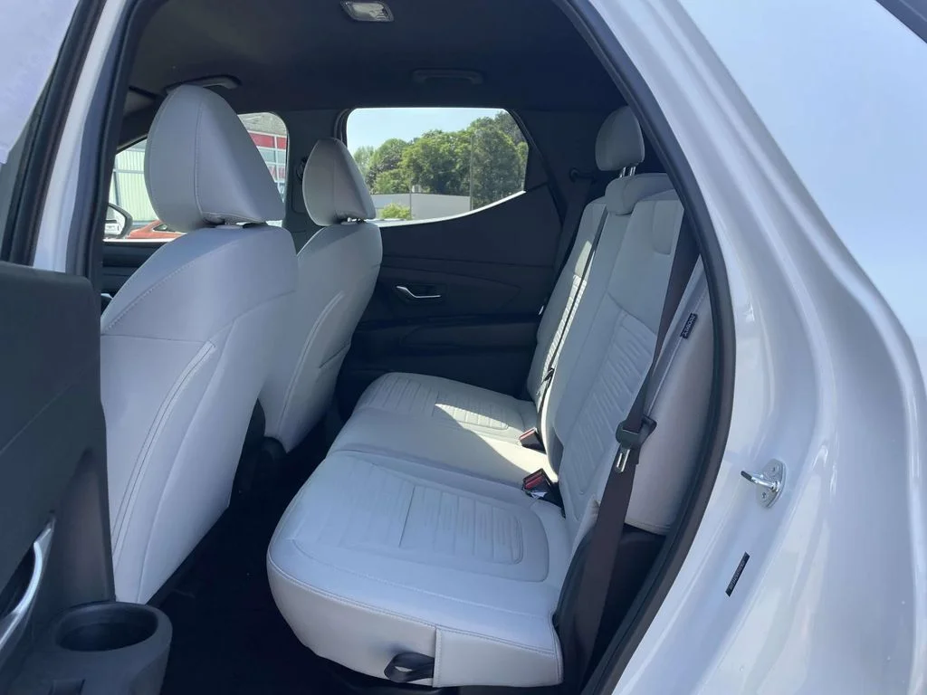 New 2026 White Hyundai SE image 9