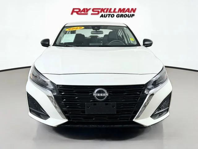 Used 2025 White Nissan 2.5 SV image 2