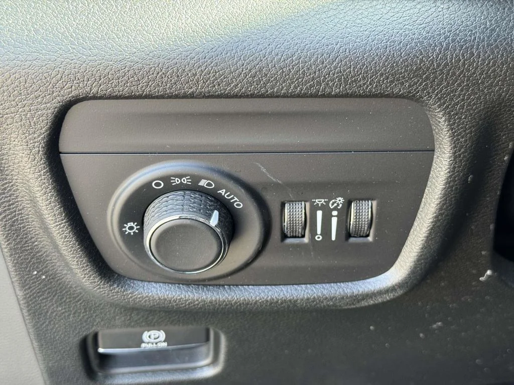 Used 2023 Black Jeep Altitude X image 27