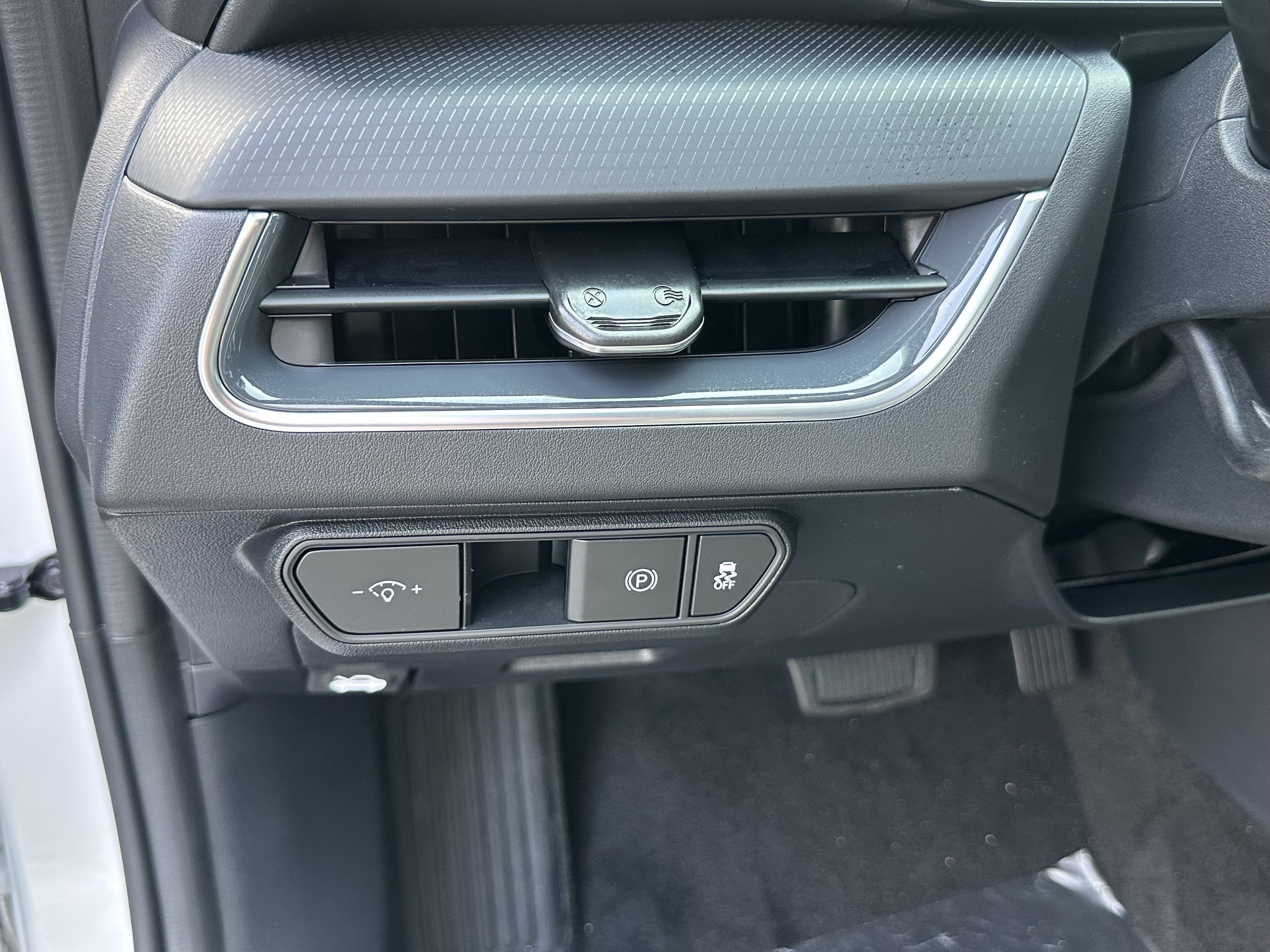 New 2026 Snow White Pearl Kia GT-Line image 28