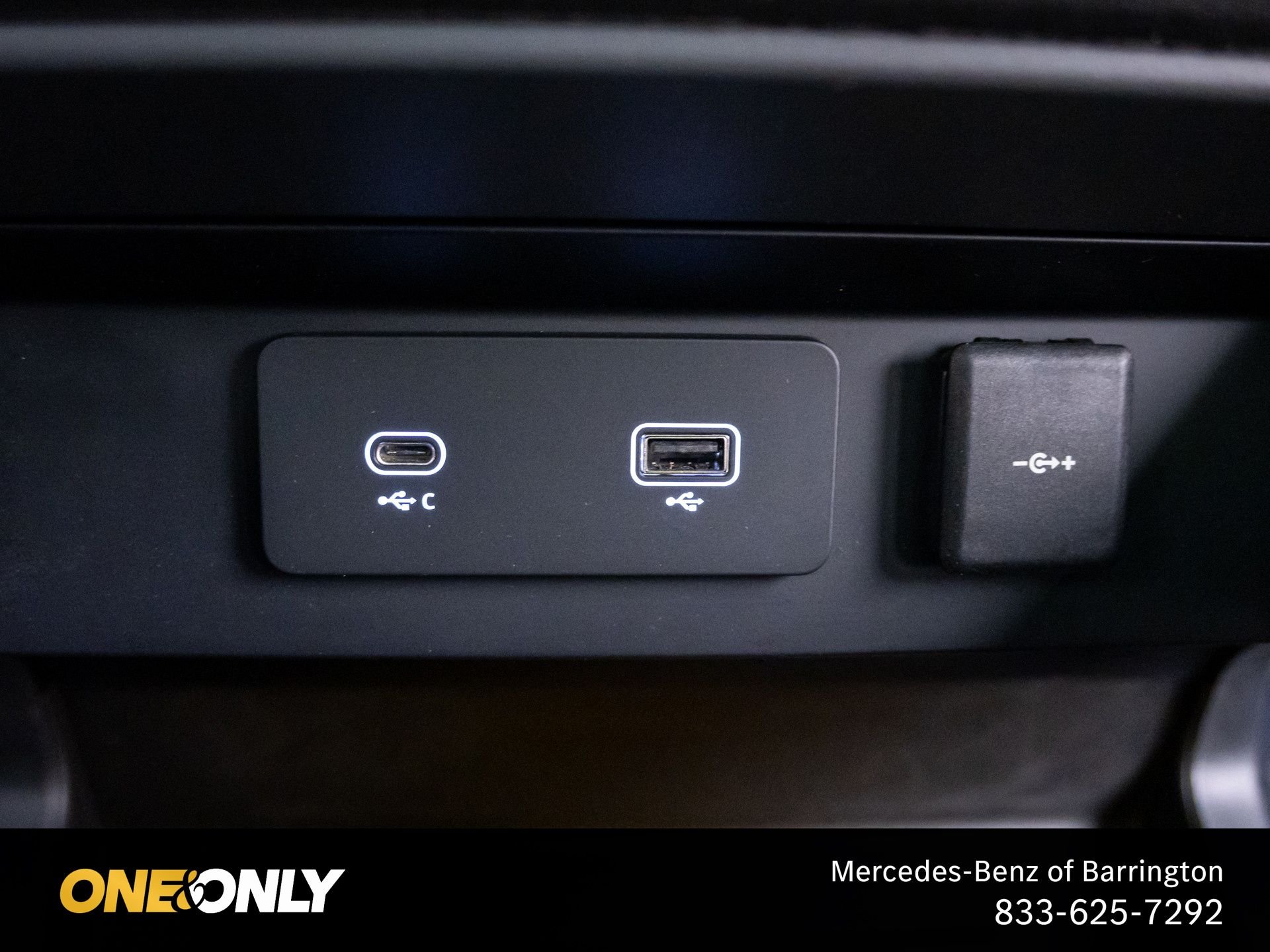 Used 2023 Gray Land Rover X-Dynamic SE image 28