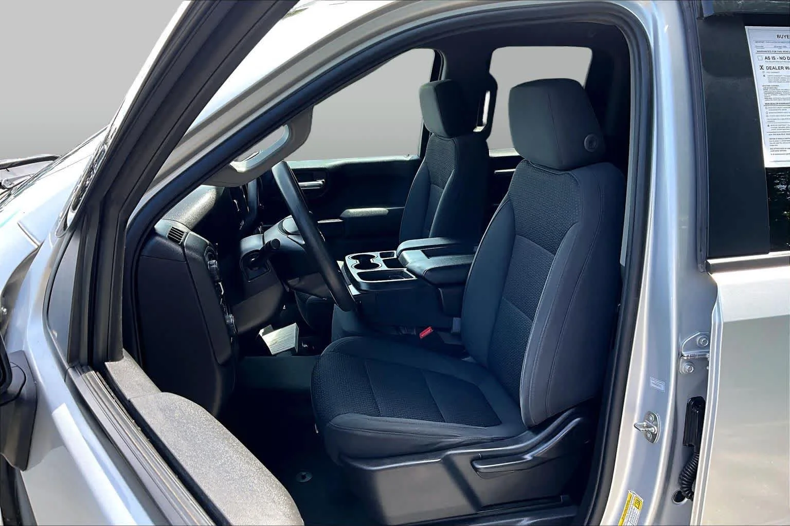Used 2021 Silver Ice Metallic Chevrolet Custom image 9