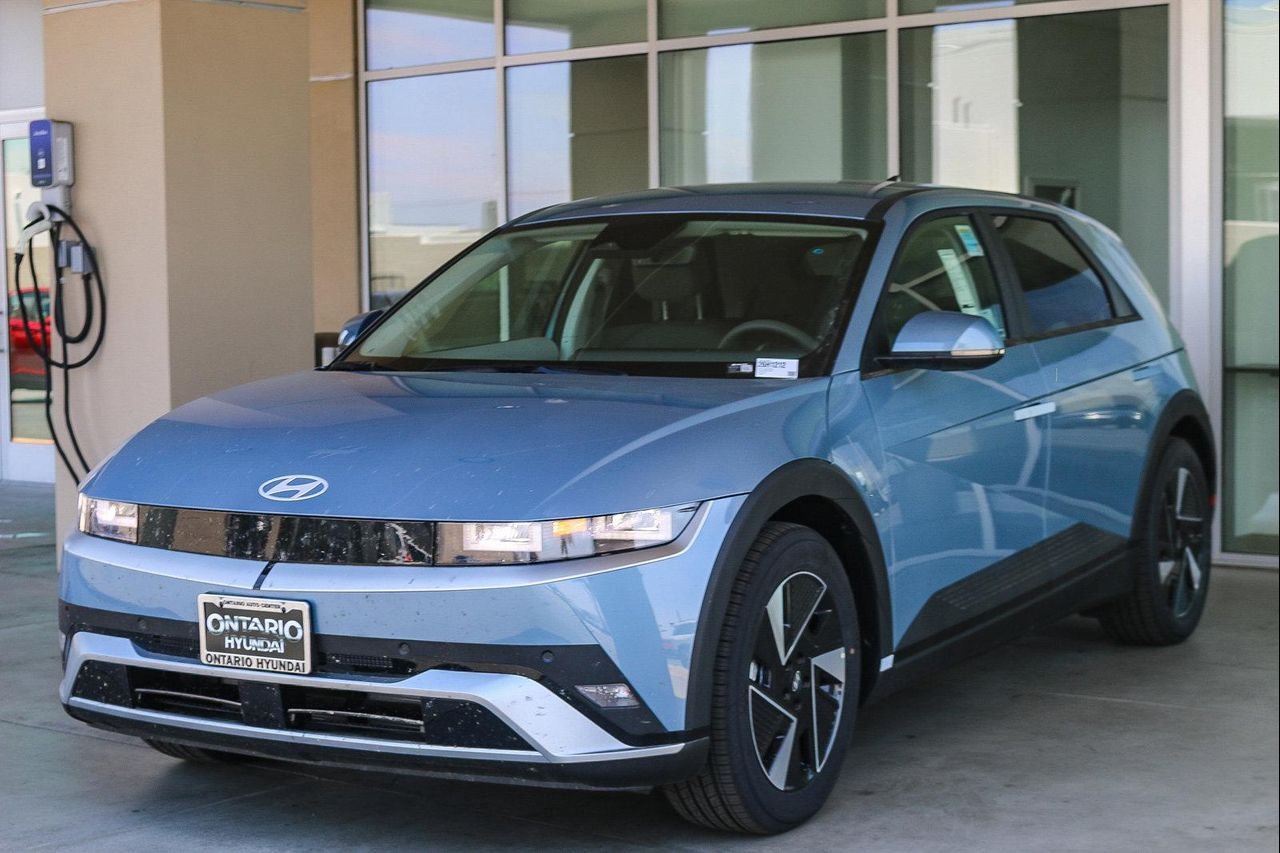 New 2026 Blue Hyundai SEL image 4
