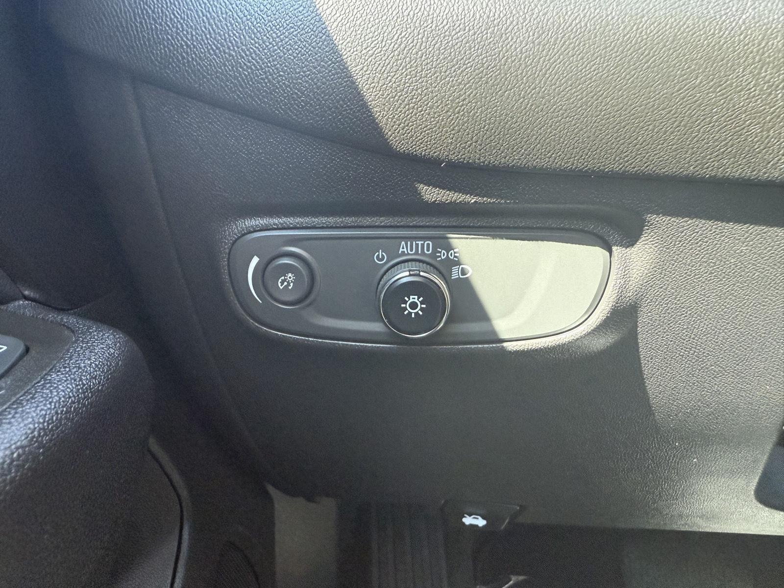 Used 2022 Summit White Chevrolet LT image 12