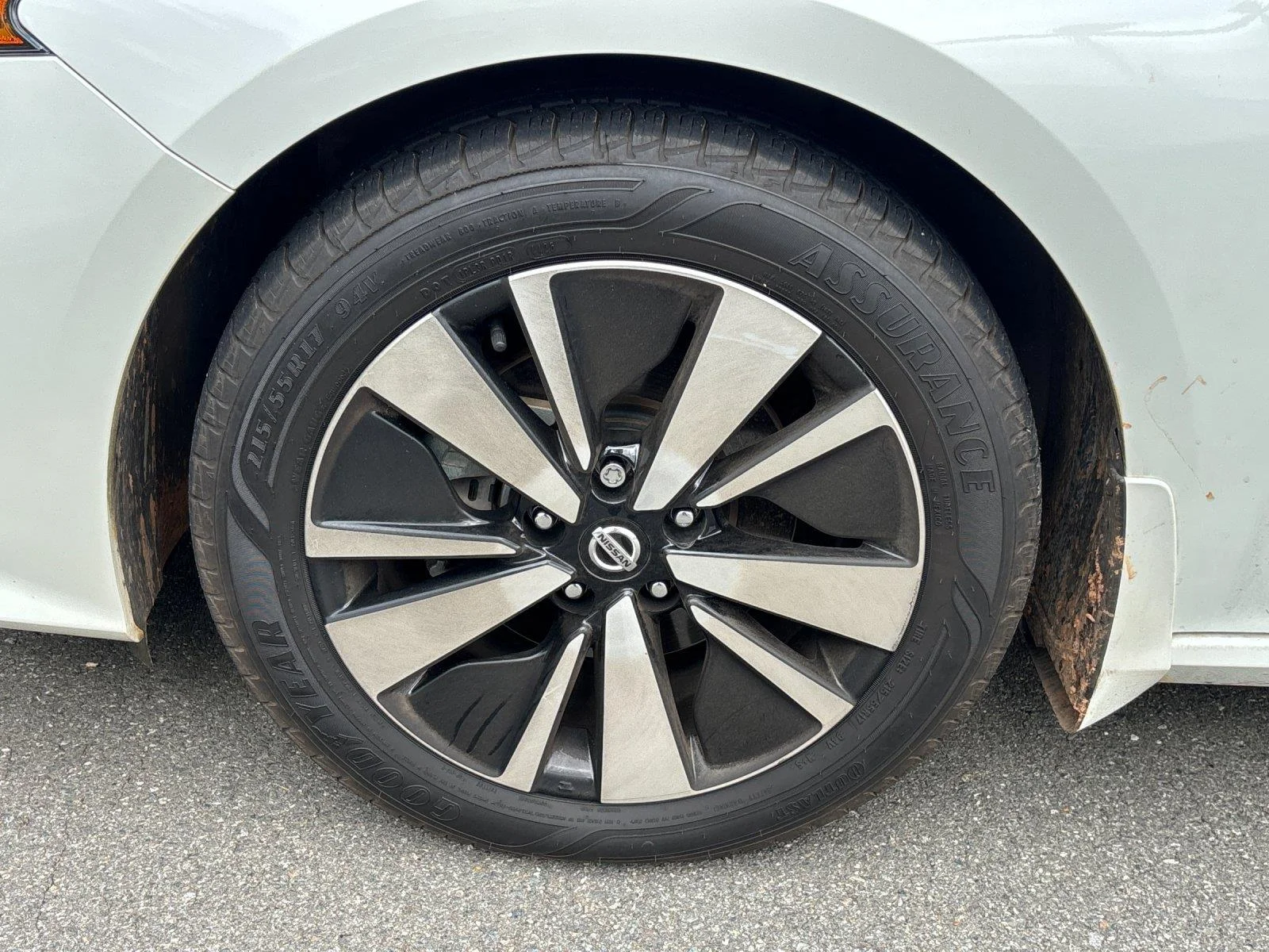 Used 2022 Pearl White Tricoat Nissan 2.5 SV image 9