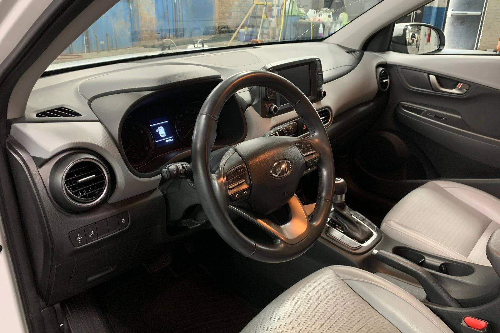 Used 2018 White Hyundai Limited image 10
