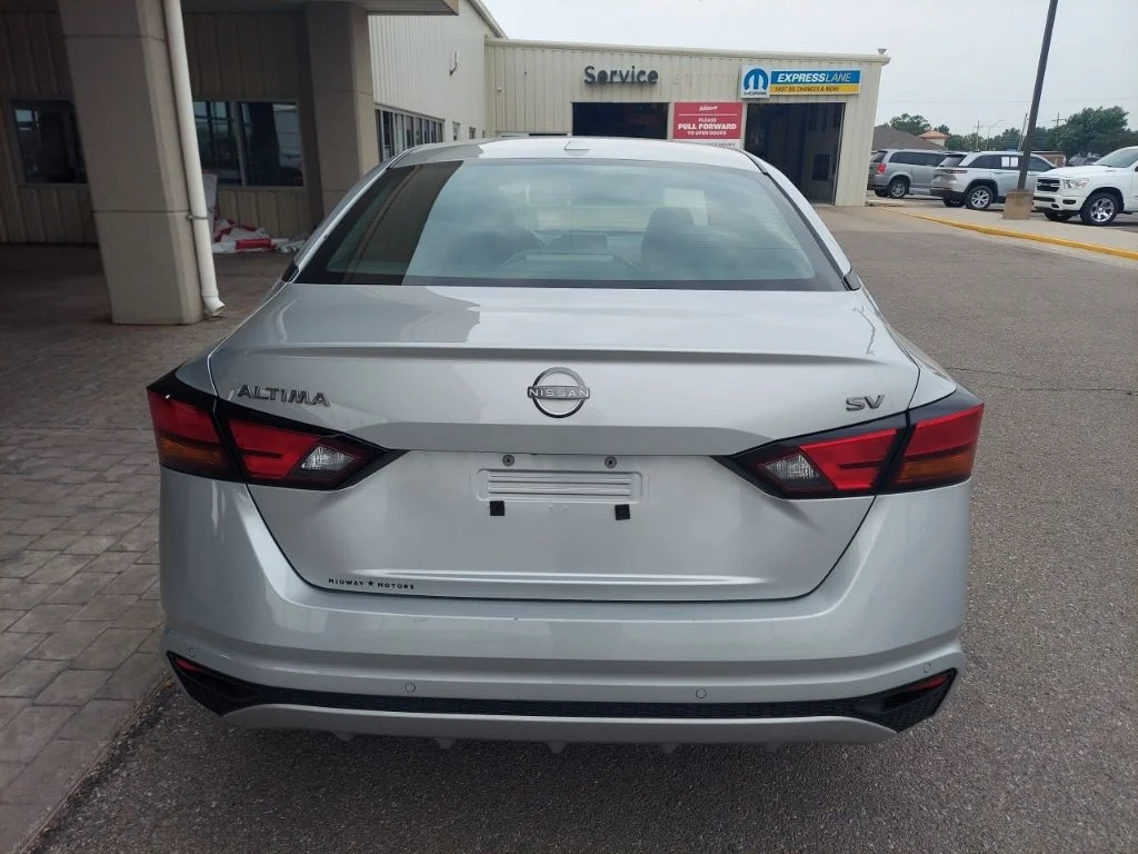 Used 2023 Silver Nissan 2.5 SV image 6