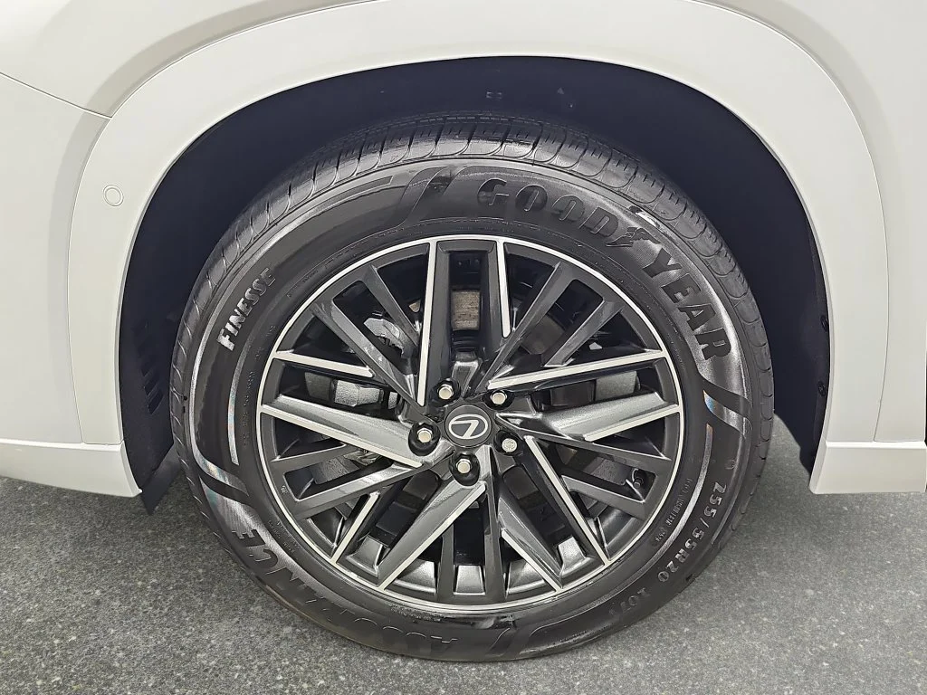 New 2026 Wind Chill Pearl Lexus PREMIUM AWD image 31