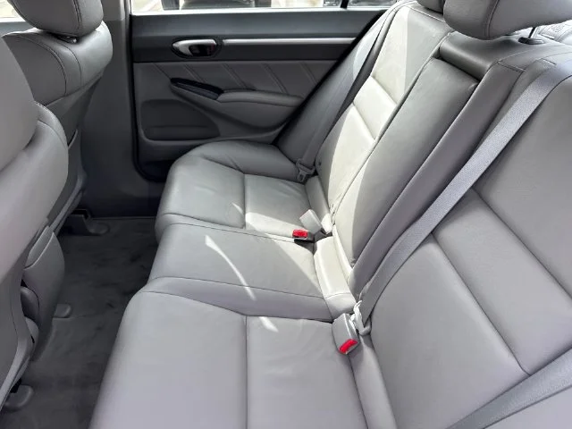 Used 2009 Alabaster Silver Metallic Honda EX-L image 25