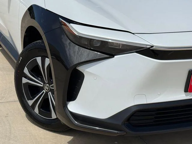 Certified Used 2024 WIND CHILL PEARL Toyota XLE image 37