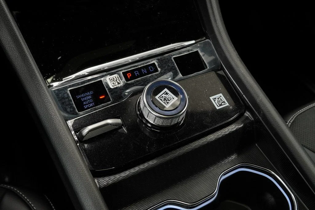 New 2026 Diamond Black Crystal Pearl-Coat Exterior Paint Jeep Altitude image 24