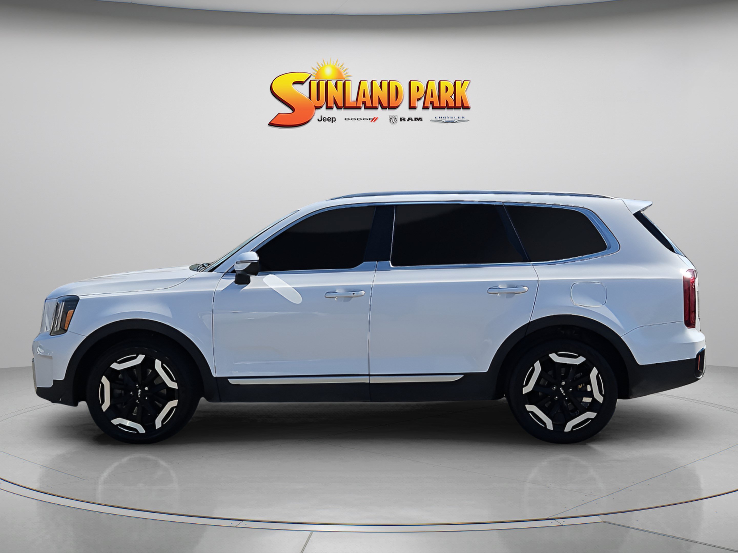 Used 2024 Glacial White Pearl Kia S image 3