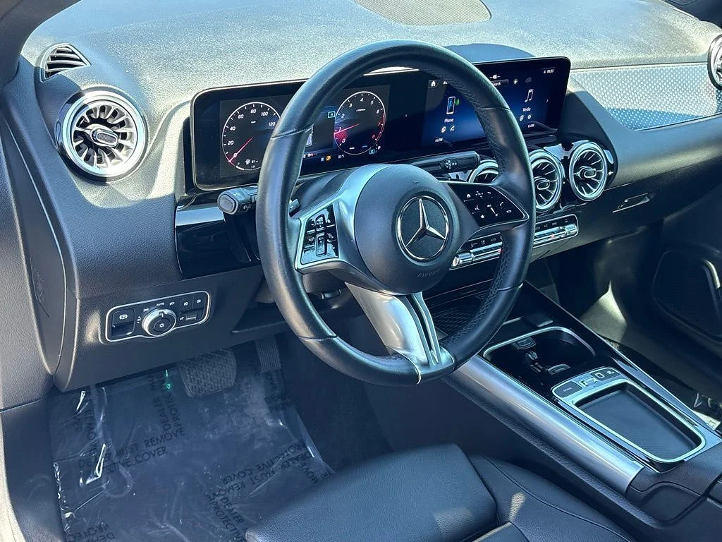 Used 2025 BLACK Mercedes-Benz GLA 250 image 9