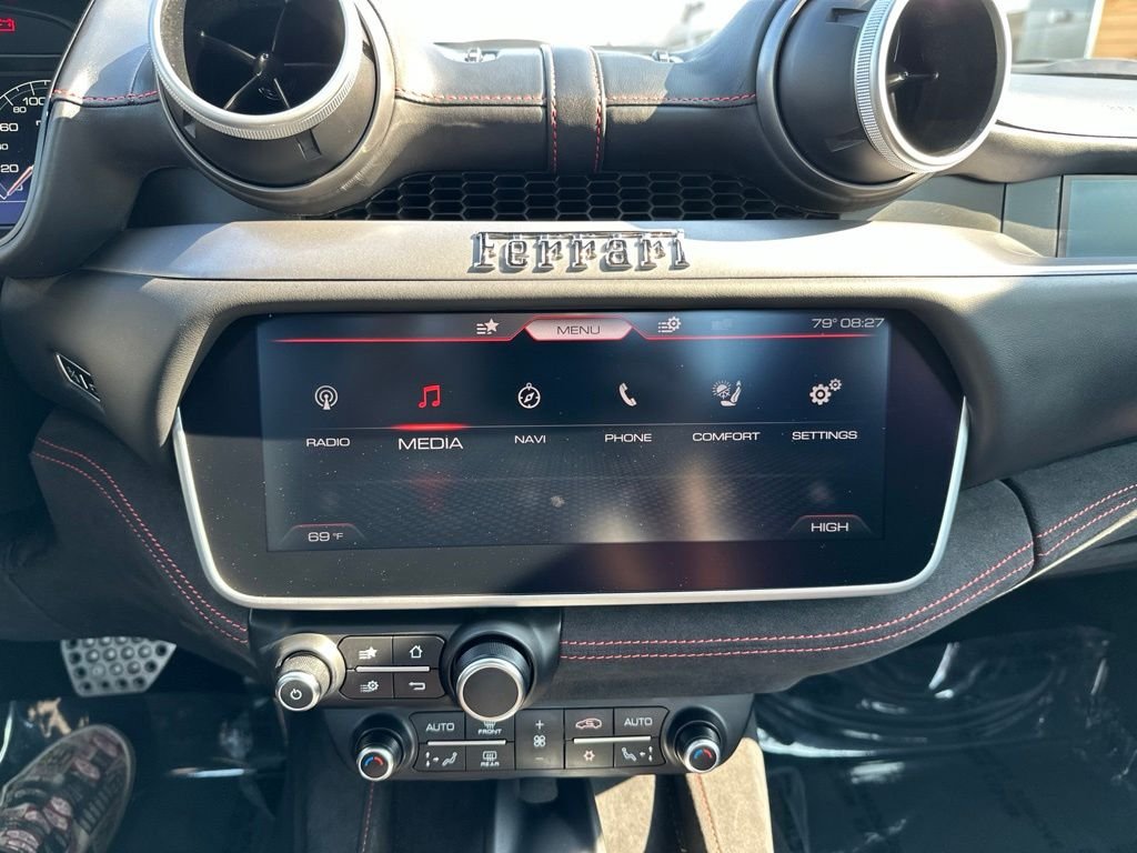 Used 2022 Silver Ferrari Base image 27