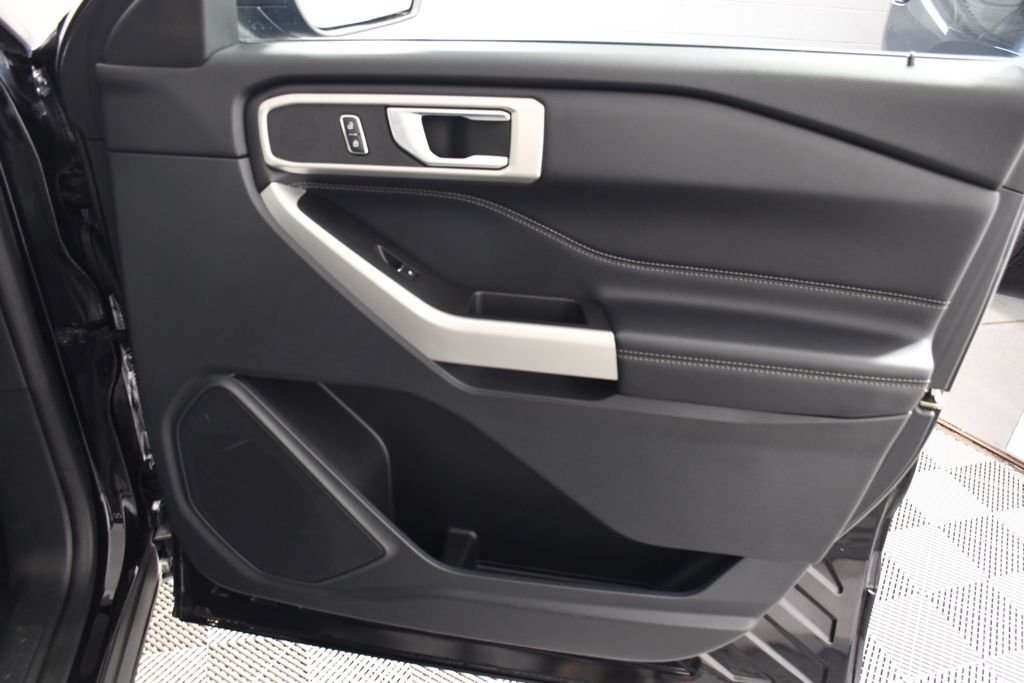 Used 2020 Agate Black Metallic Ford XLT image 18