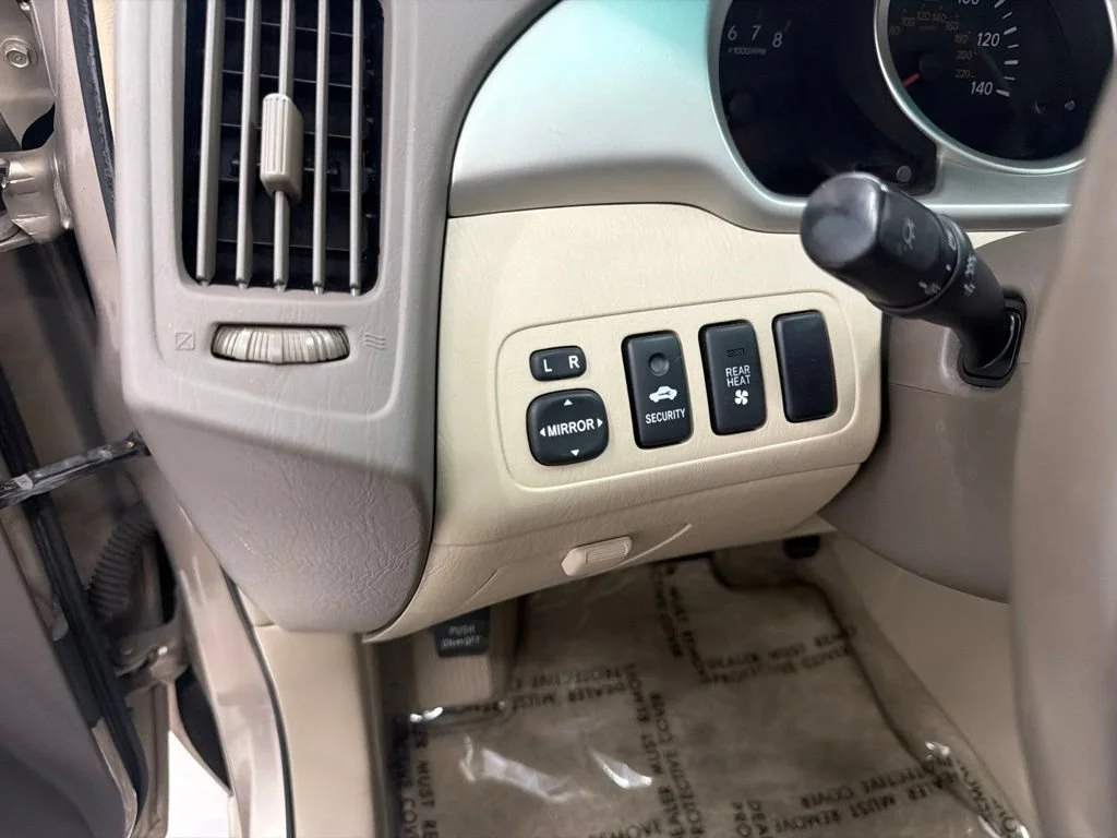 Used 2006 Gold Toyota Limited image 18
