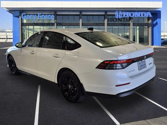 Certified Used 2025 Platinum White Pearl Honda SE image 3