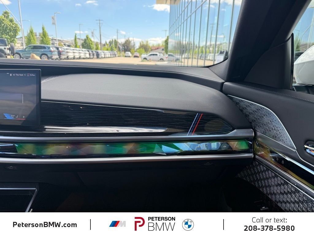 Used 2025 Mineral White Metallic BMW xDrive60 image 32