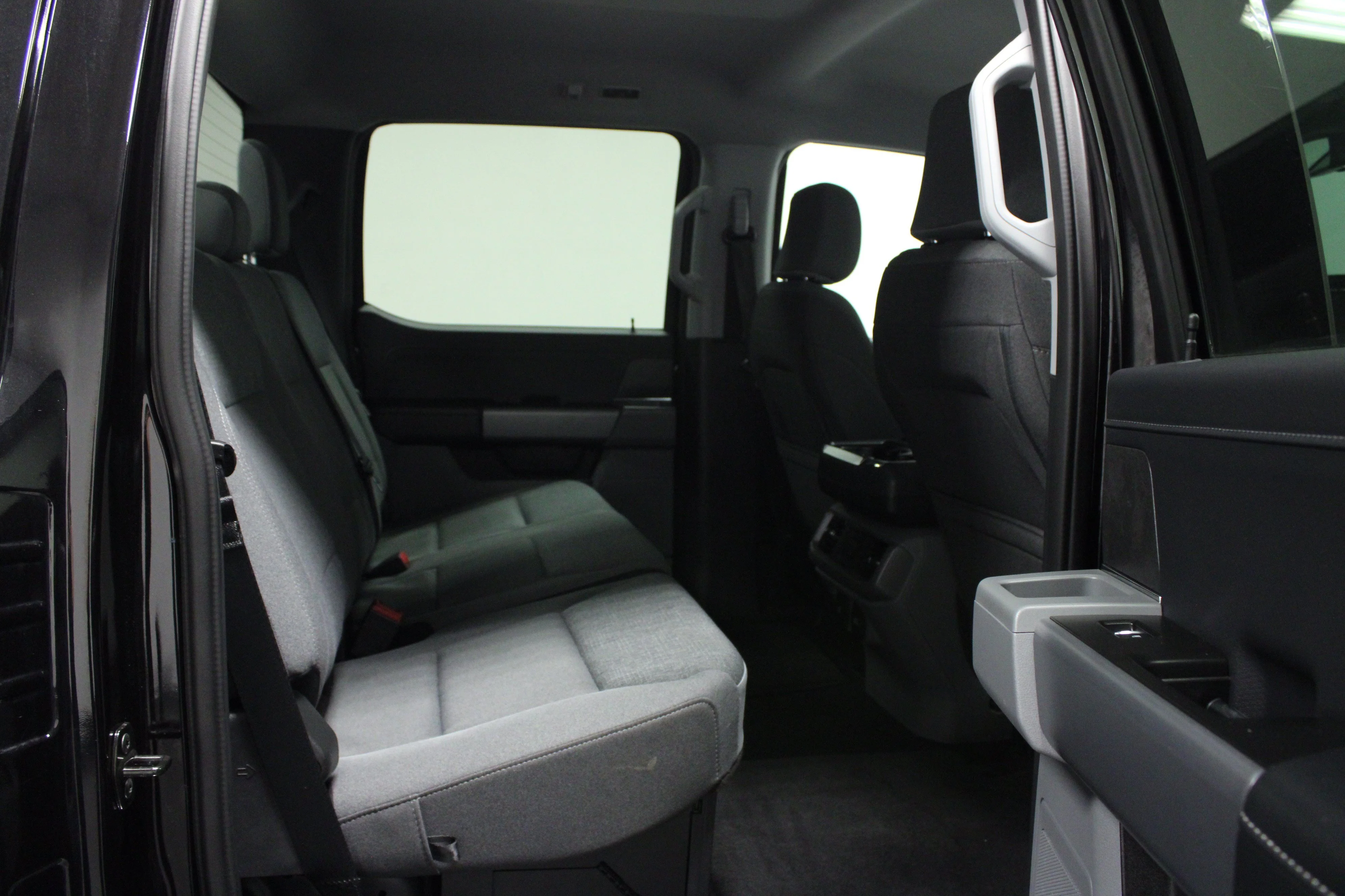 Used 2024 Agate Black Metallic Ford XLT image 15