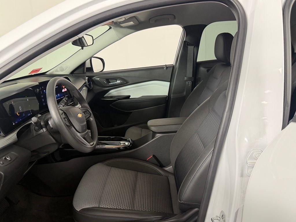 2025 Chevrolet Trax LT - Photo 21