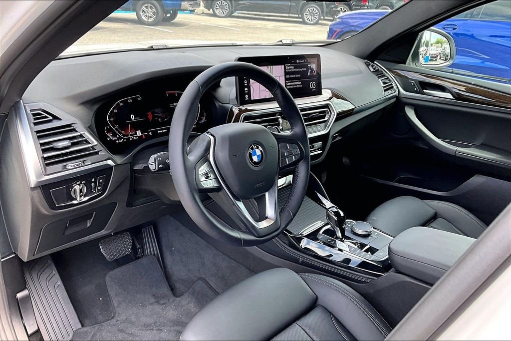 Used 2025 White BMW xDrive30i image 13